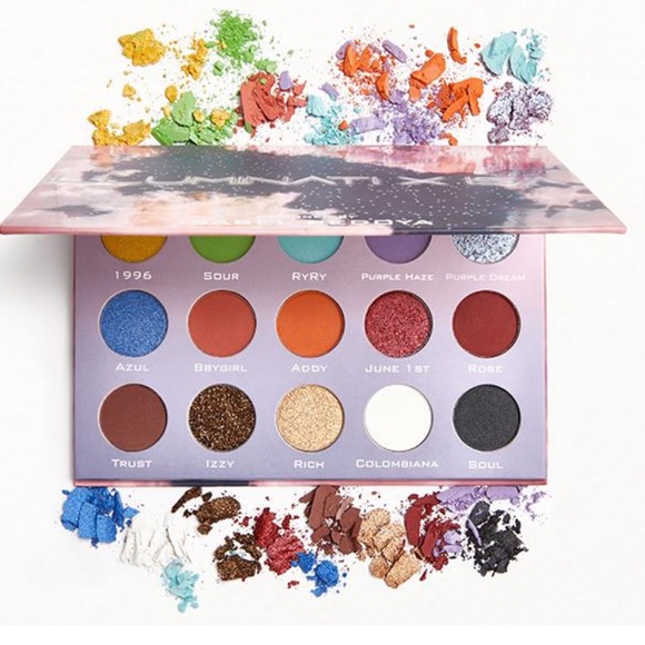 This baby’s got 15 unique shadow shades all in one place. - Picture 3 of 5